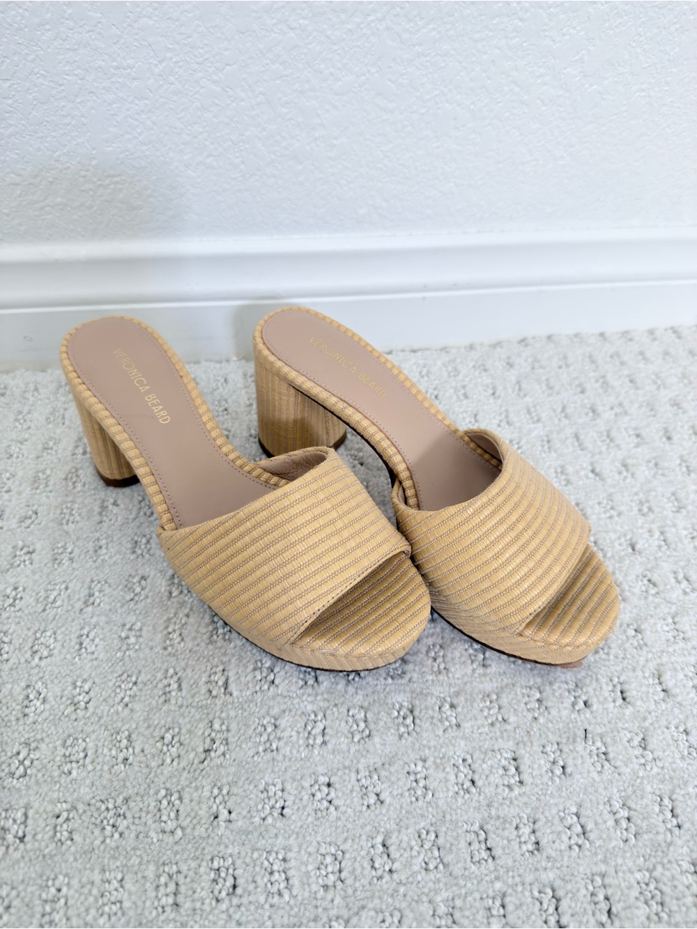 Veronica Beard Dali Platform Natural
Raffia Sandals (size 5)